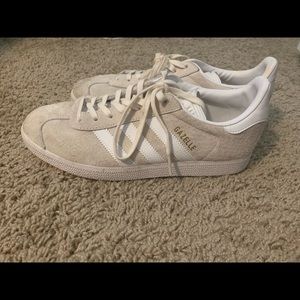 size 8 women’s adidas superstars